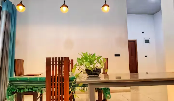 Hey Lala Talalla dining area
